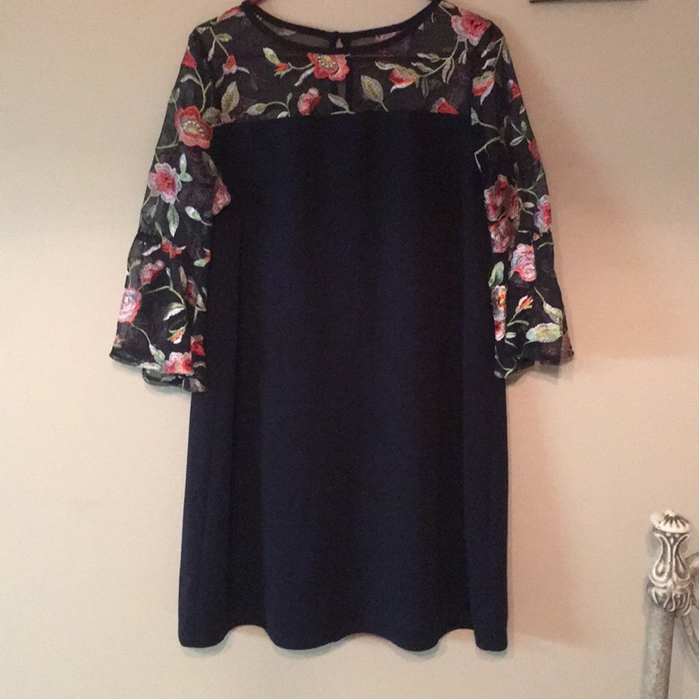 Comfy dress with see through shoulders and arms